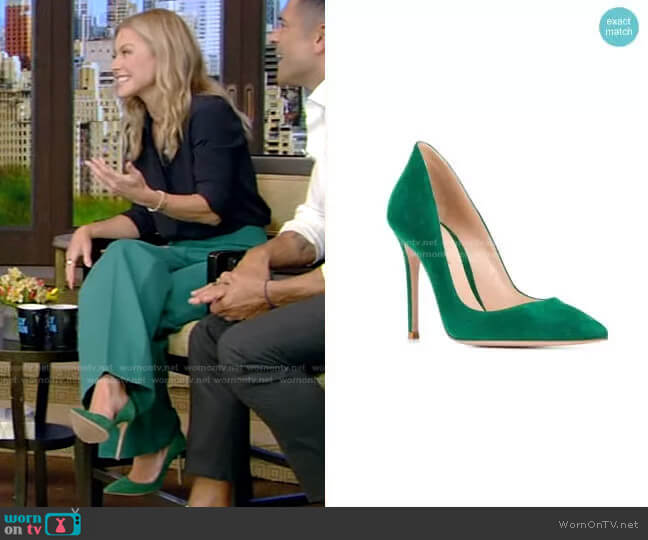 Ellipsis Pointed Pumps by Gianvito Rossi worn by Kelly Ripa  on Live with Kelly & Ryan