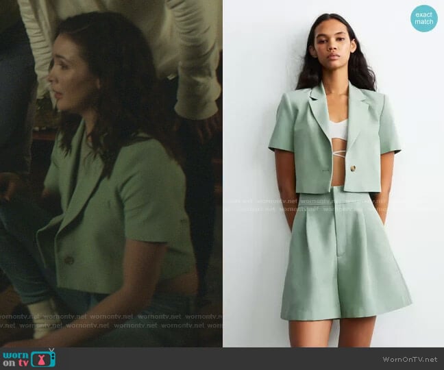 Linen Blend Cropped Blazer by Zara worn by Bess (Maddison Jaizani) on Nancy Drew