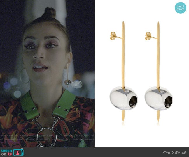 Earring Tapeo Silver and Gold olives by Rod Almayate worn by Rebeca (Claudia Salas) on Elite