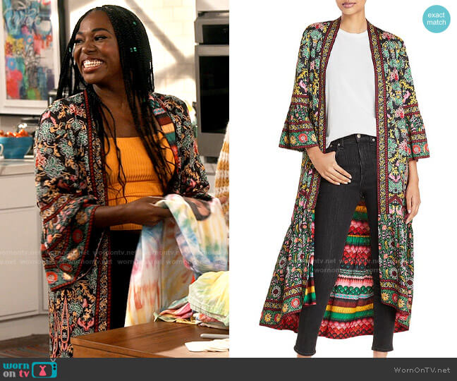 Alice + Olivia Dottie Reversible Kimono worn by Harper (Laci Mosley) on iCarly