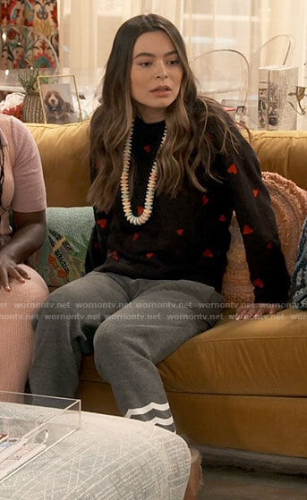 Carly’s heart print sweatshirt and striped pants on iCarly