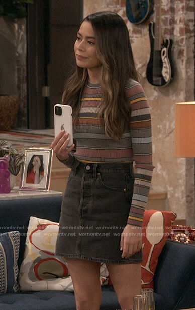 Carly’s striped sweater and denim skirt on iCarly