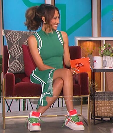 Elaine's green sleeveless asymmetric dress on The Talk