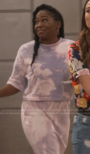 Harper’s tie dye top and skirt set on iCarly