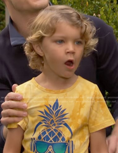 Harrison’s yellow pineapple t-shirt on The Young and the Restless