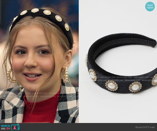 H&M Pearl Headband worn by Lake Meriwether (Bebe Wood) on Love Victor