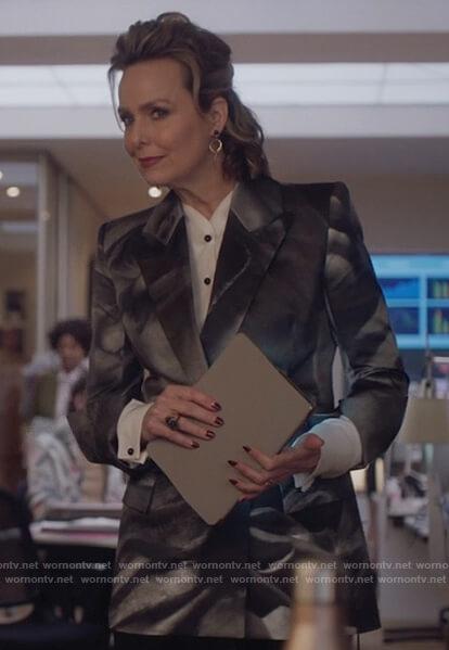 Jacqueline's gray floral print blazer on The Bold Type