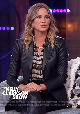 Jennifer Nettles’s Marilyn Monroe photo print shirt on The Kelly Clarkson Show