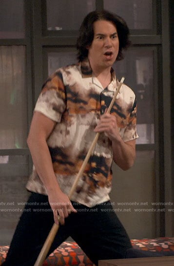Spencer’s printed short sleeve shirt on iCarly