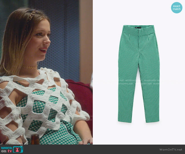 Gingham Trousers by Zara worn by Cayetana Grajera Pando (Georgina Amoros) on Elite