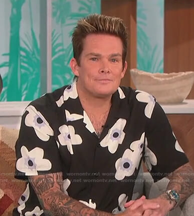 Mark McGrath’s black floral shirt on The Talk