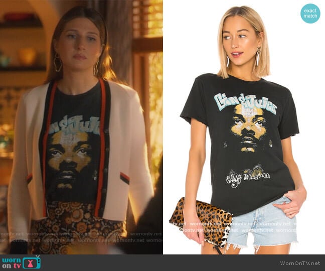 Camiseta De Banda Snoop by Daydreamer worn by Nomi Segal (Emily Arlook) on Grown-ish