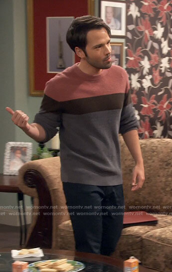 Freddie's pink and grey sweater on iCarly