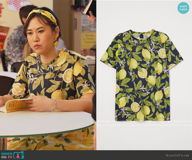 Cotton T-shirt by H&M worn by Eleanor Wong (Ramona Young) on Never Have I Ever