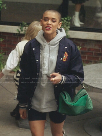 Julien's navy bomber jacket and green bag on Gossip Girl