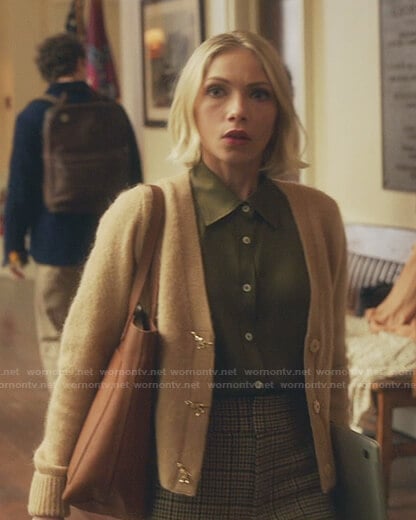 Kate’s beige dinosaur button cardigan and brown tote bag on Gossip Girl