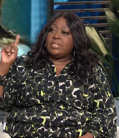 Loni’s green camo shirtdress on E! News Daily Pop