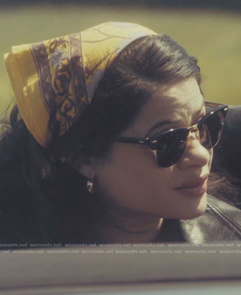 Mel’s yellow floral scarf and sunglasses on Charmed