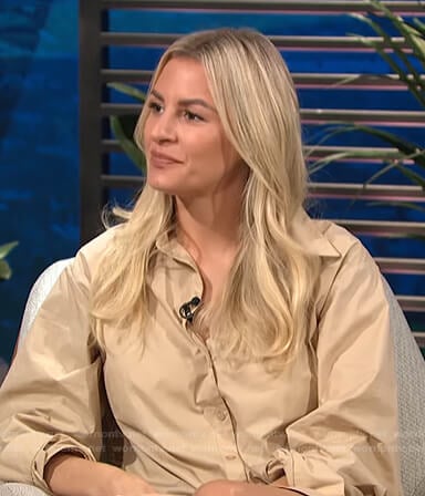 Morgan’s beige ruched shirtdress on E! News Daily Pop