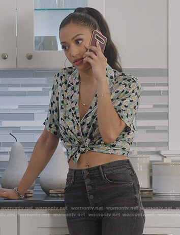Olivia’s green floral print cropped top on All American
