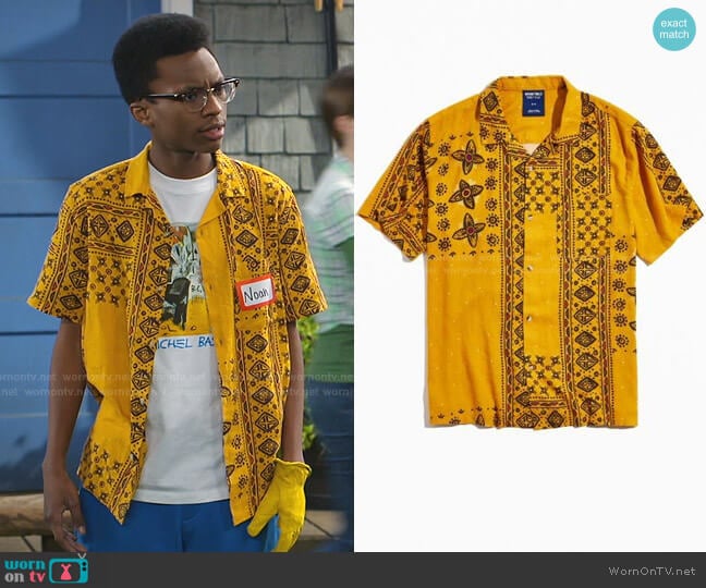 Without Walls Global Pattern Short Sleeve Button-Down Shirt by Urban Outfitters worn by Noah Lambert (Israel Johnson) on Bunkd