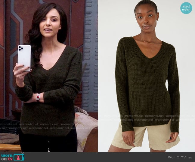 WornOnTV Zari s green v neck sweater on Legends of Tomorrow