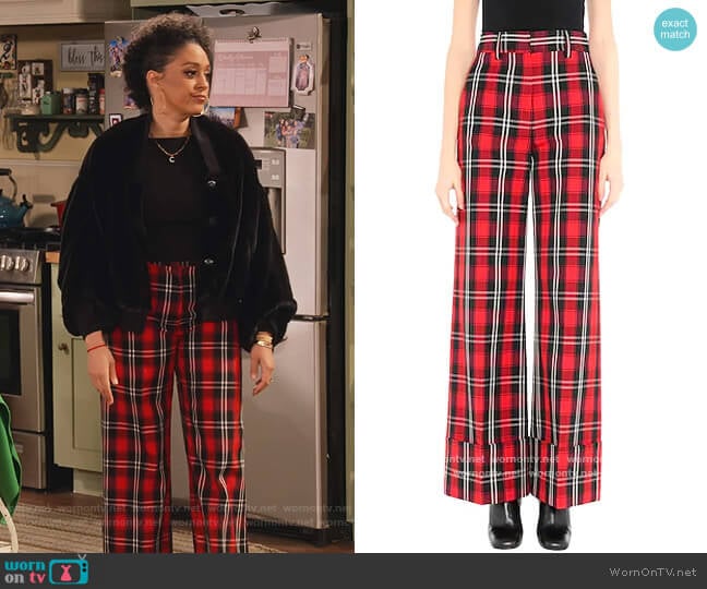 Cocoa’s red plaid pants on Family Reunion