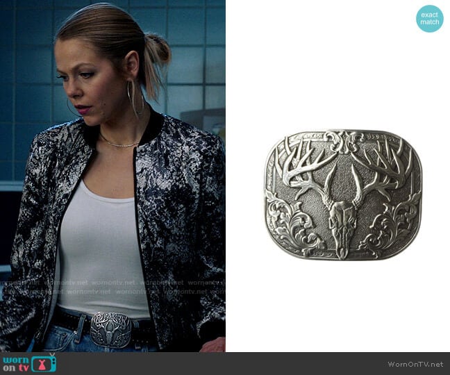 Nocona Bone Collector Rounded Square Buckle worn by Isobel Evans-Bracken (Lily Cowles) on Roswell New Mexico