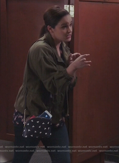 Amy's green jacket and bag on Brooklyn Nine-Nine
