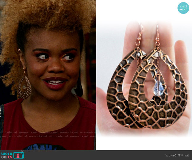 Anjas Arts Chunky Open Teardrop Antique Copper Earrings worn by Kourtney (Dara Renee) on High School Musical The Musical The Series