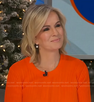 Dr. Jennifer Ashton’s orange ribbed sweater on Good Morning America