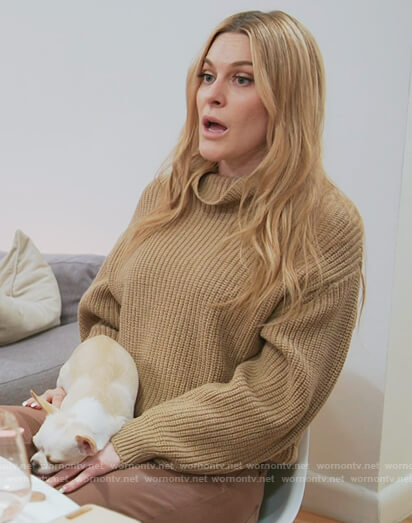 Leah's beige knit turtleneck sweater on The Real Housewives of New York City