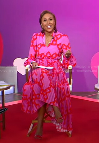 Robin's pink chain print dress on Good Morning America