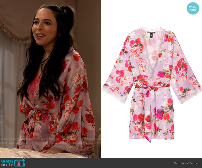 Victorias Secret Floral Kimono worn by Brooke (Esther Povitsky) on iCarly