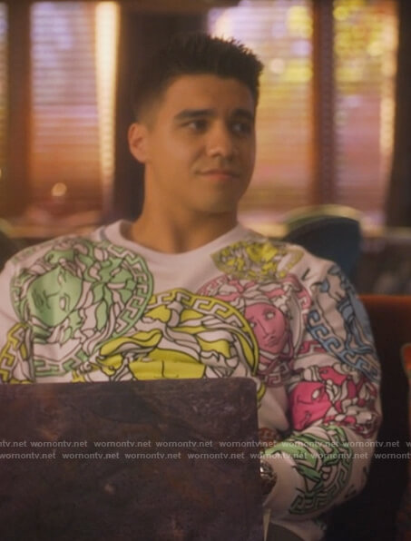 Vivek’s white Medusa print sweatshirt on Grown-ish