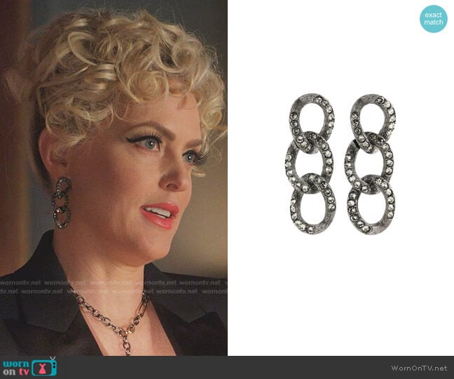 Chain Lin Earrings by Oscar de la Renta worn by Alexis Carrington (Elaine Hendrix) on Dynasty