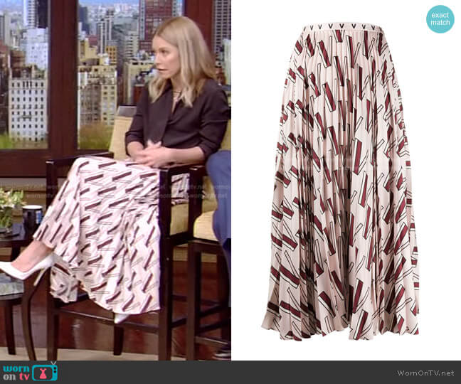 V-print pleated skirt by Valentino worn by Kelly Ripa  on Live with Kelly & Ryan