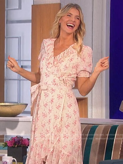 Amanda’s floral print wrap dress on The Talk