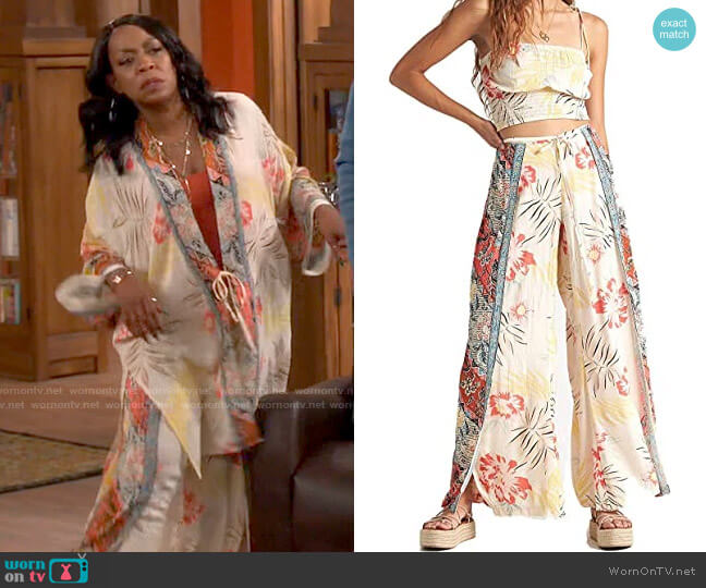 Billabong Adventure Spirit Pant in Whisper worn by Tina Butler (Tichina Arnold) on The Neighborhood