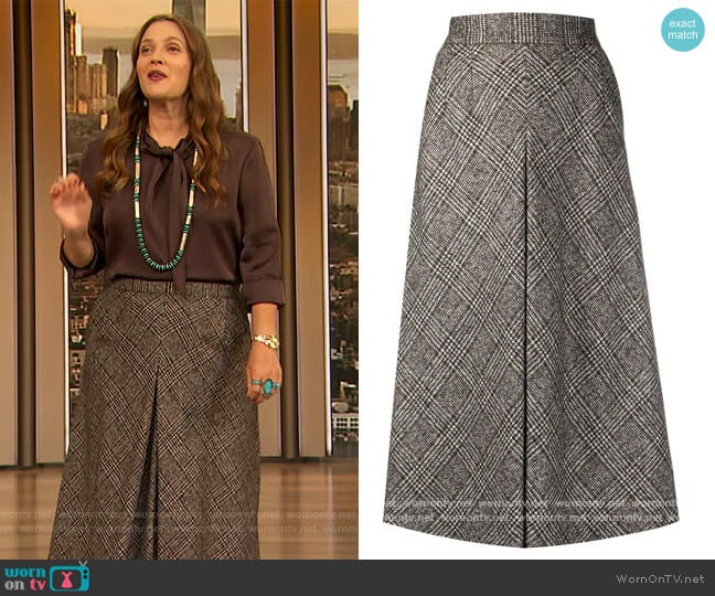 Glend plaid longuette skirt by Dolce & Gabbana worn by Drew Barrymore on The Drew Barrymore Show