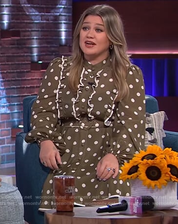 Kelly’s khaki polka dot dress on The Kelly Clarkson Show