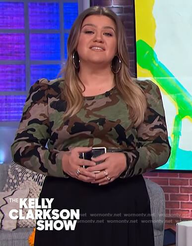 Kelly's long sleeve camo tee on The Kelly Clarkson Show