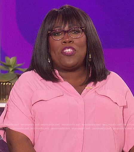 Sheryl’s pink short sleeve shirt on The Talk