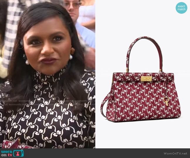 Lee Radziwill Bag by Tory Burch worn by Mindy Kaling on E! News Daily Pop