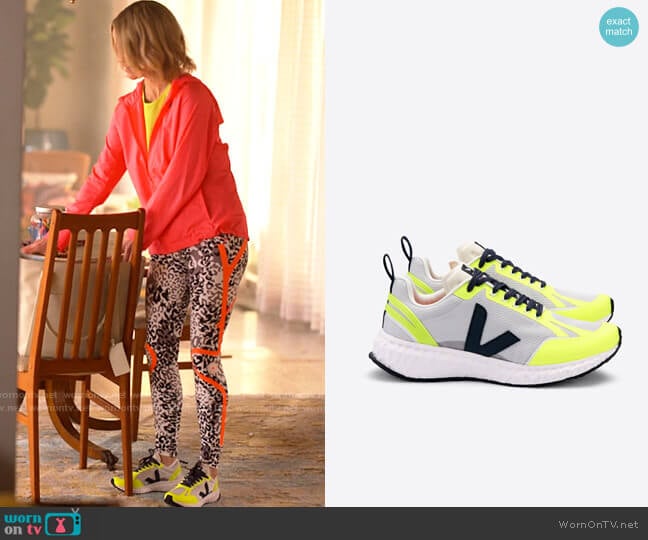 Veja Condor Mesh Light Grey Jaune Fluo worn by Alice Pieszecki (Leisha Hailey) on The L Word Generation Q