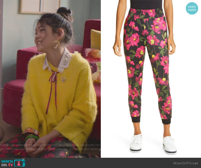 Claudia’s black floral print pants on The Baby-Sitters Club