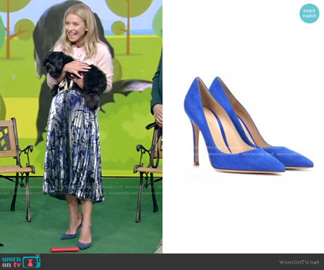 Suede Pumps by by Gianvito Rossi worn by Kelly Ripa on Live with Kelly and Mark