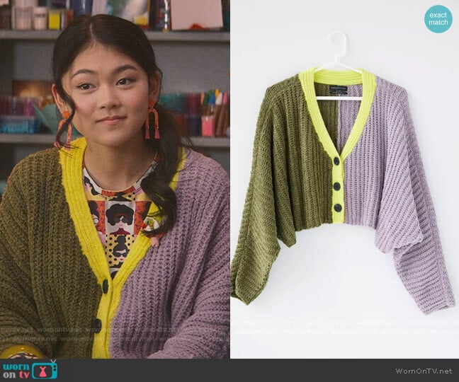 Stace Face-print cotton t-shirt by Alice + Olivia worn by Claudia Kishi (Momona Tamada) on The Baby-Sitters Club