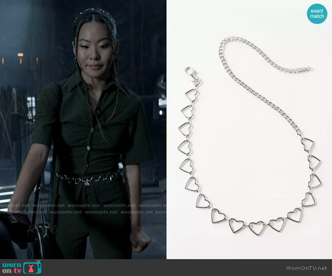 Urban Outfitters Heart Chain Belt worn by Mary Hamilton (Nicole Kang) on Batwoman