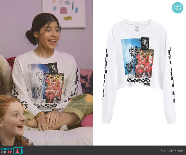 Search Party Cropped Long Sleeve T-shirt by Vans worn by Dawn Schafer (Kyndra Sanchez) on The Baby-Sitters Club